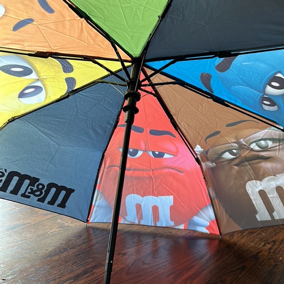 NWT M&Ms umbrella - Picture 3 of 3